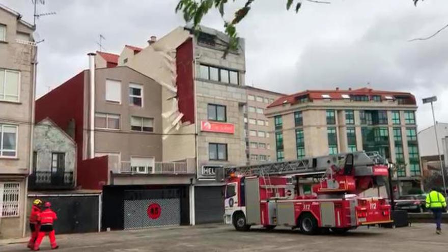 Temporal en Galicia: Elsa arranca la cubierta de un edificio en Cangas