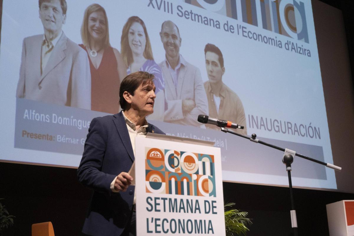 El alcalde de Alzira, Alfons Domínguez, este lunes, en la inauguración de la Setmana de l'Economia.