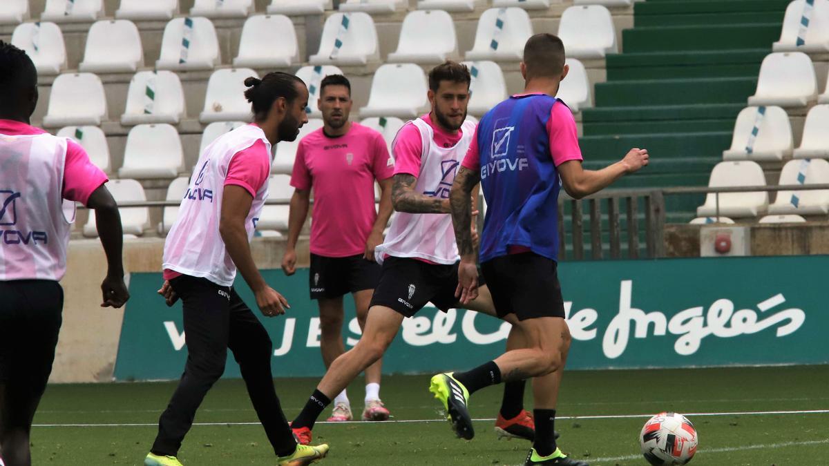 Entrenamiento del Córdoba CF tras el descenso a Segunda RFEF