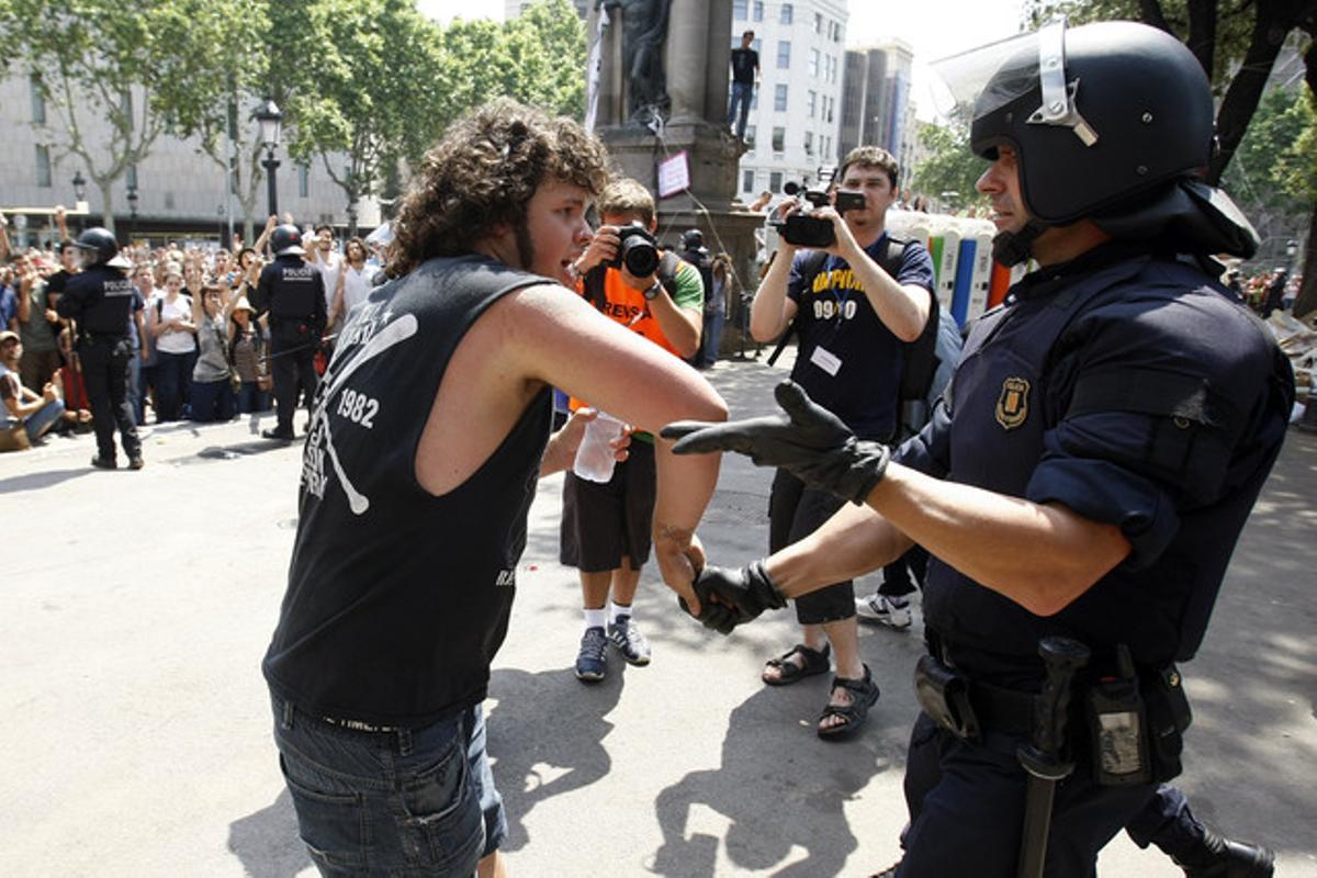 El desallotjament de la plaça de Catalunya, vist per Ricard Cugat.