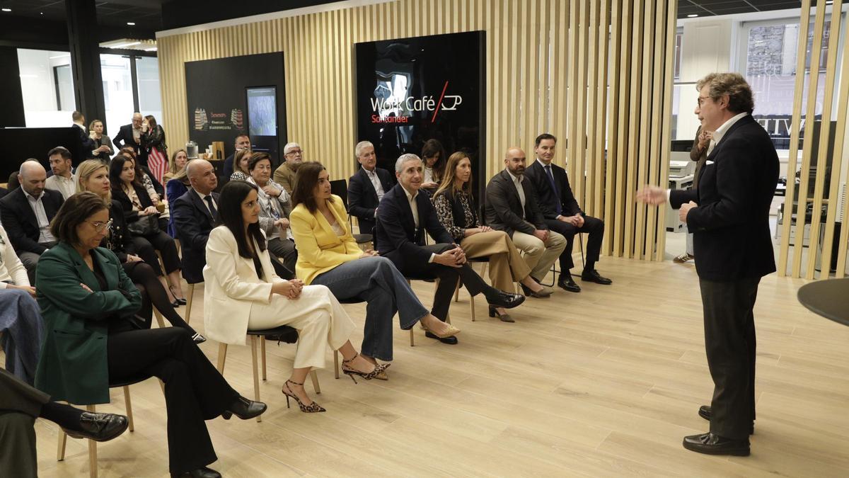 Así ha quedado el Banco Gijón después de la reforma (en imágenes)