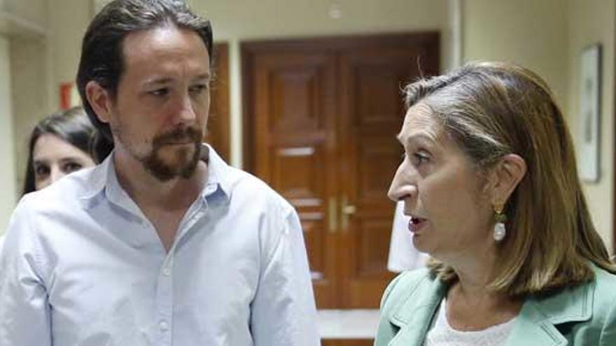 Pablo Iglesias, en el Congreso con Ana Pastor.