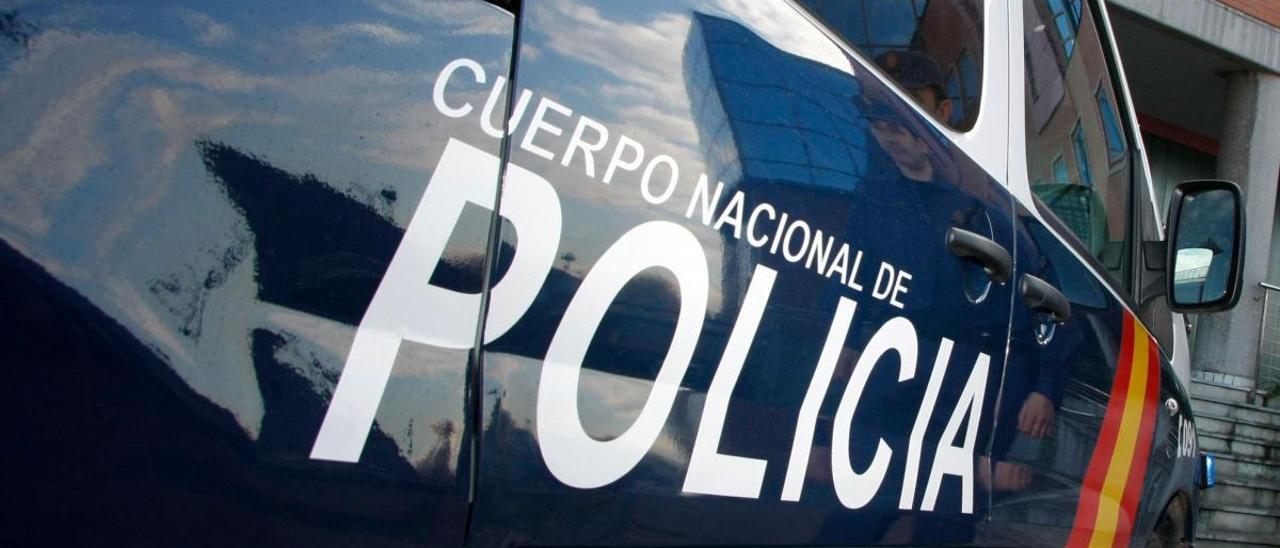 Muerde a un policía en Gijón tras huir de una reyerta por celos entre su novia y otra mujer