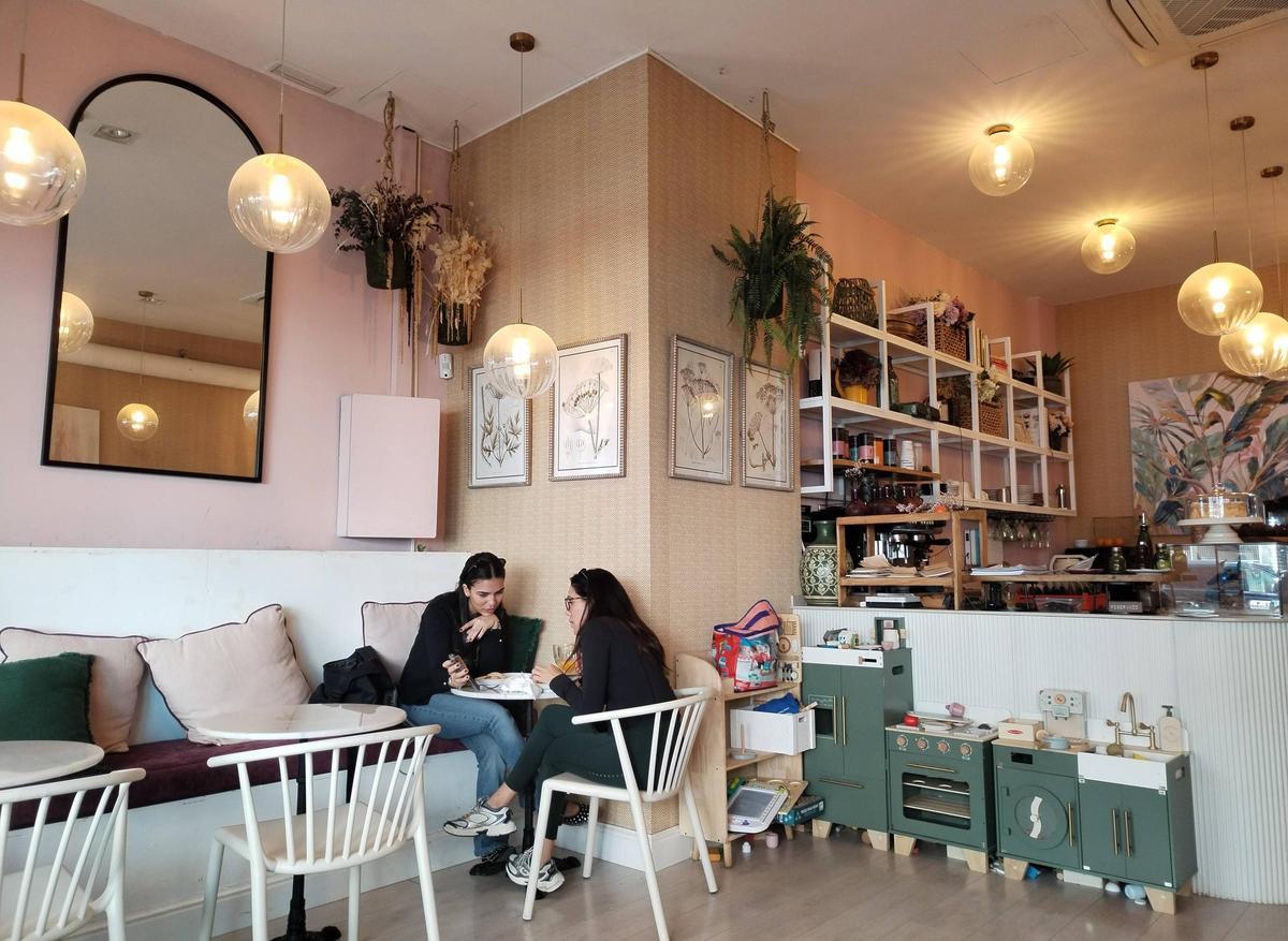 Eine Spielküche für Kinder gibt’s auch.