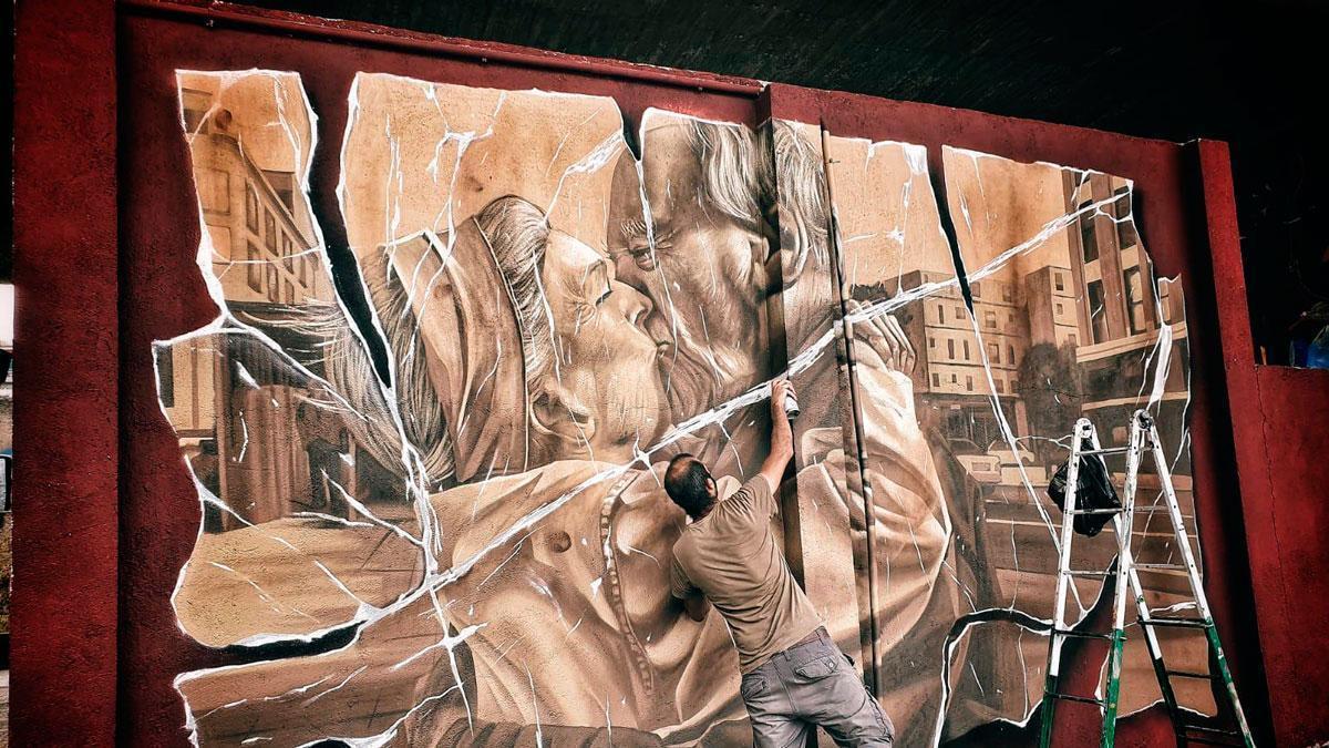 Javier Lobo, artista de trampantojos, explica la técnica para engañar al ojo en Romangordo