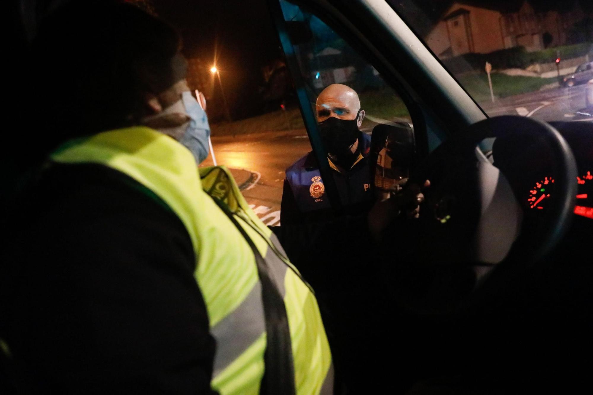 Patrullaje con la Policía Local de Avilés en la primera noche del estado de alarma