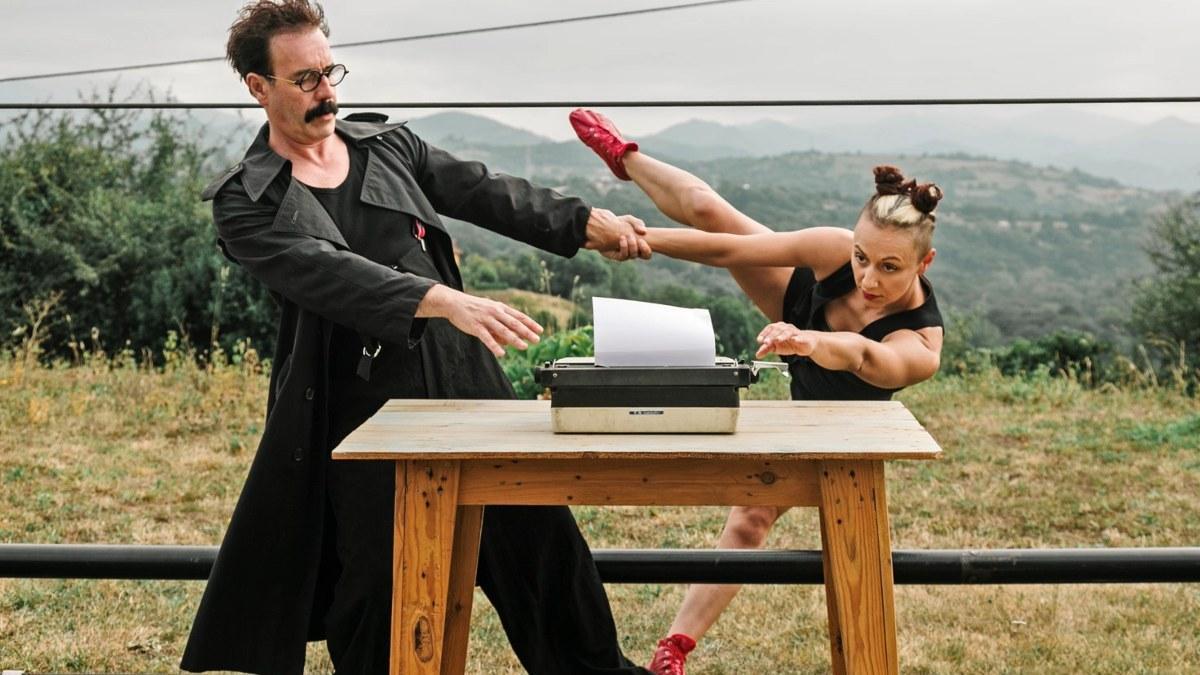 Arturo Cobas e Paula Quintas nun plano de ‘Royal’.