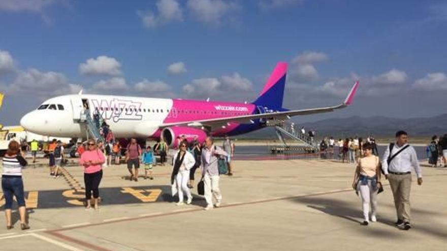 El vuelo de Budapest de Wizz Air, a su llegada al aeropuerto de Castelló.