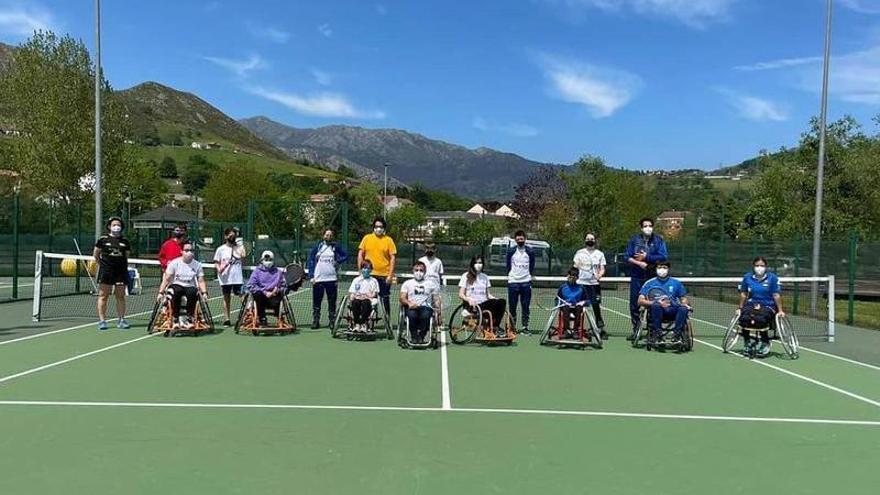 Los participantes en el encuentro de tecnificación para deportistas.