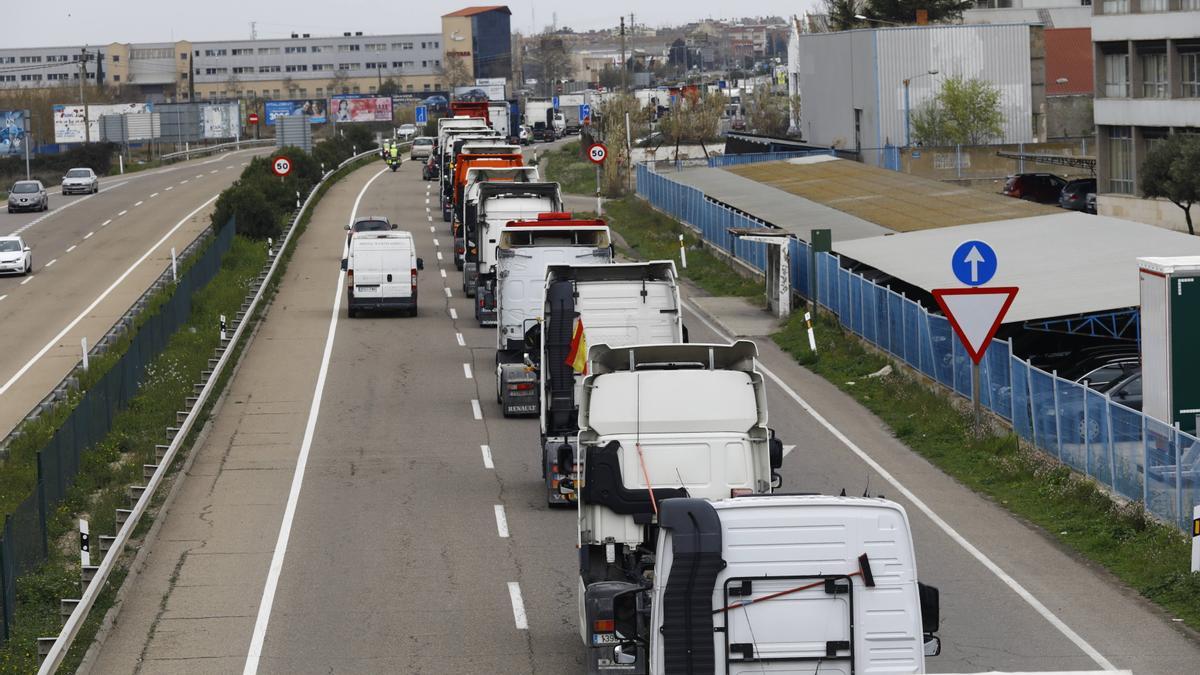 Un total de 267 tráilers tomaron parte en la manifestación para pedir rebajas en el precio del gasóleo A.