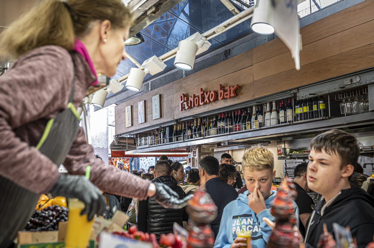 La jueza ordena al nuevo operador del bar Pinotxo de la Boqueria dejar de usar ese nombre comercial