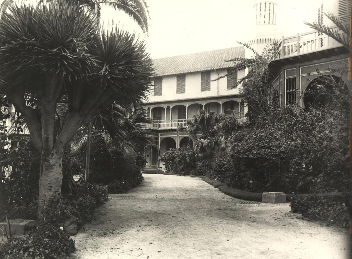 La entrada al Hotel Santa Catalina, en una fotografía de 1927.