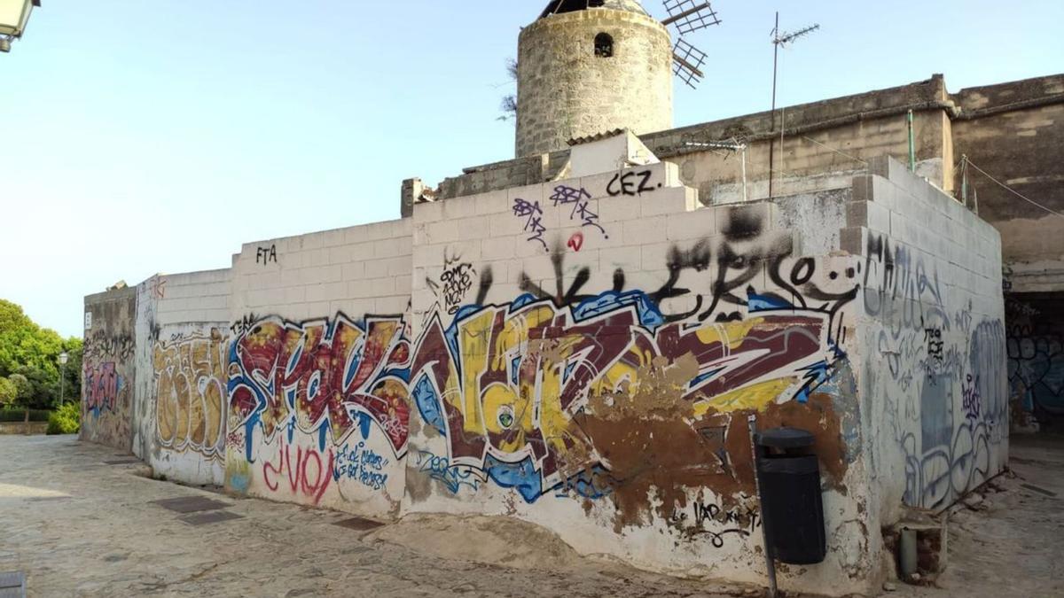 Un ciudadano denunció los grafitis de la calle Gambins, en Es Jonquet. | ARCA