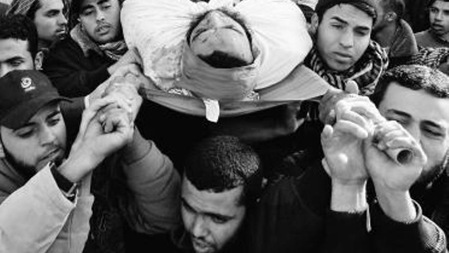 Funeral en Gaza por un miembro de Hamas asesinado por Israel el domingo.