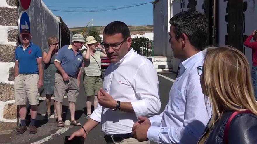 Teguise solicita ayuda a Canarias para dotar de una red de saneamiento al municipio