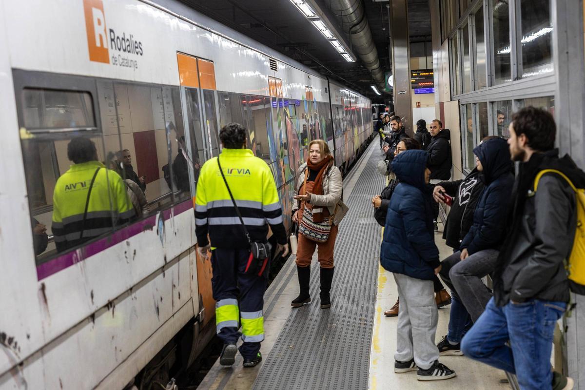 Tren en la estación de Sants, en Barcelona.