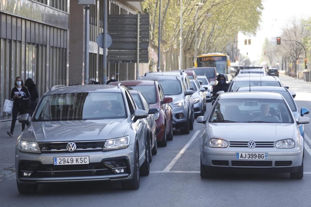 Un foc a la carretera Barcelona causa un caos de trànsit a Girona