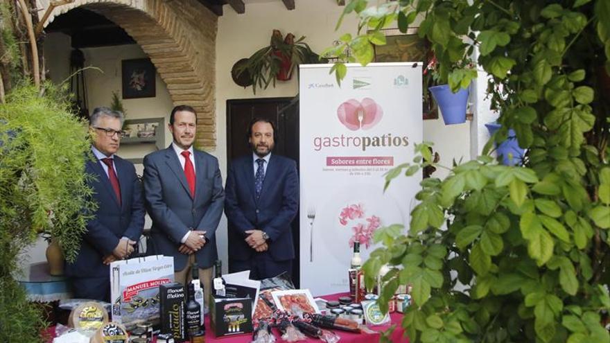 Cinco patios del Alcázar Viejo unen flores y sabor en las noches de abril