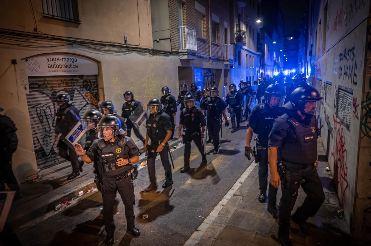 Ambiente nocturno de la Festividad de Santa María, en el barrio de Gràcia