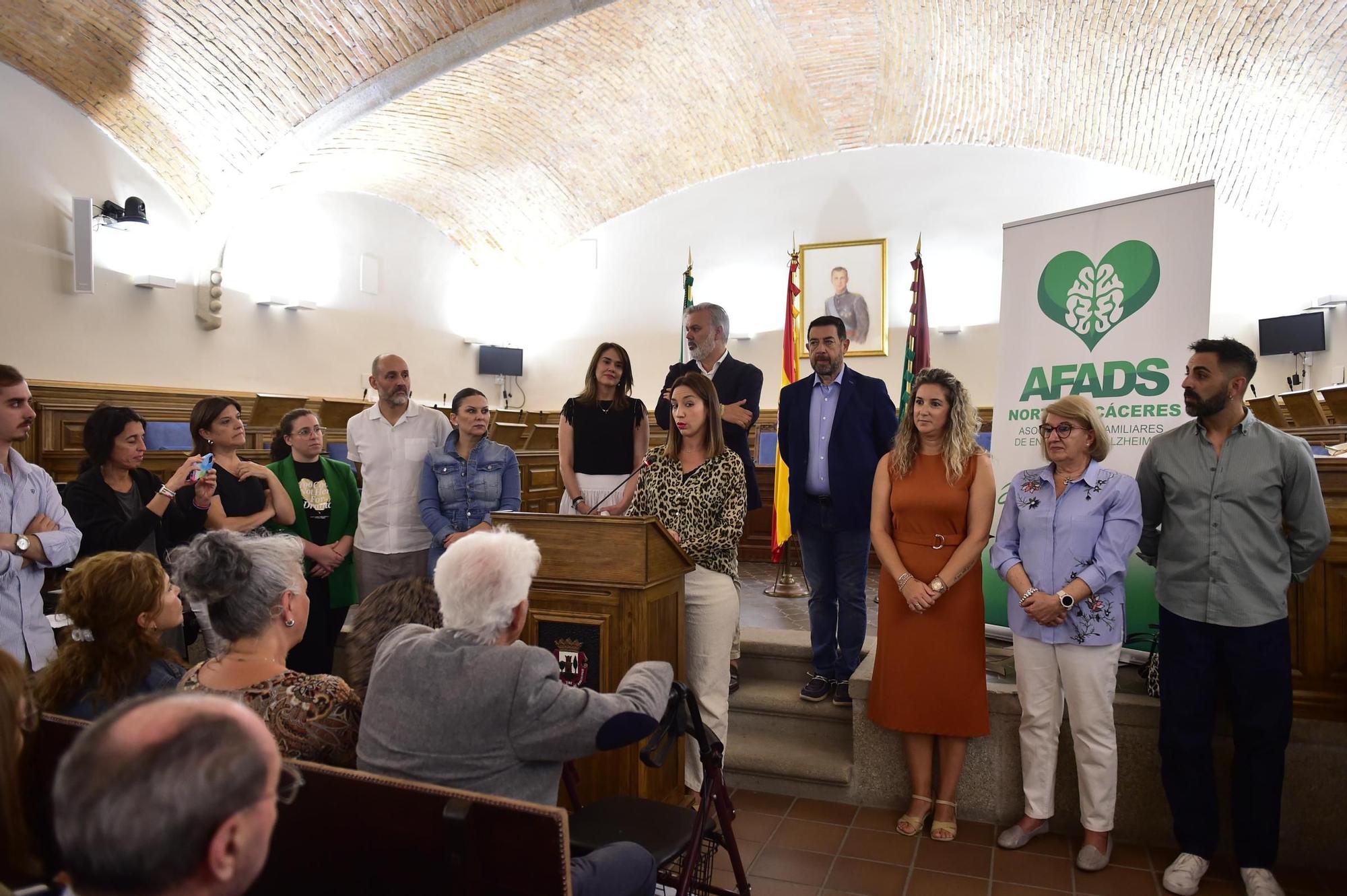 FOTOGALERÍA |  Emotivo acto en Plasencia por el Día Mundial del Alzhéimer