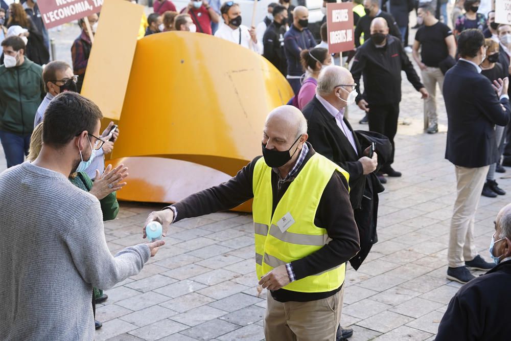 L''hostaleria i l''estètica gironines surten al carrer per protestar contra el tancament