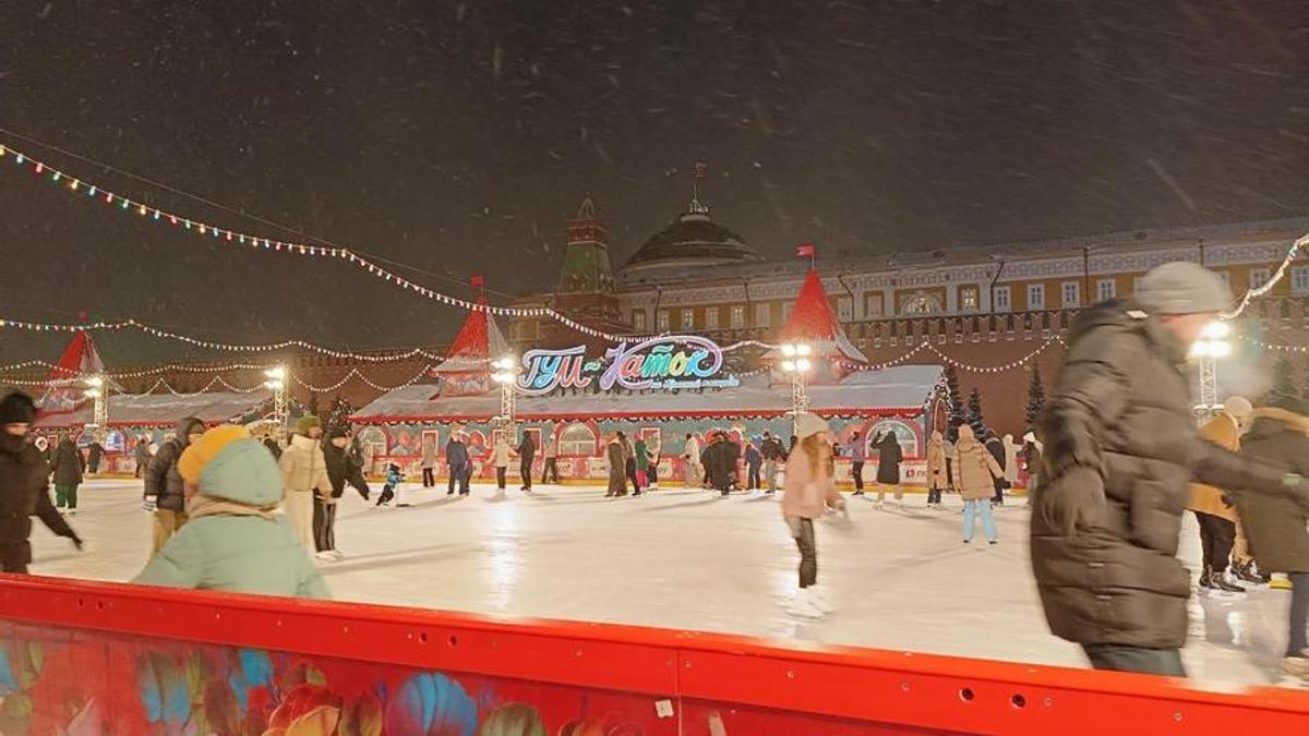 Patinaje a los pies del Kremlin.