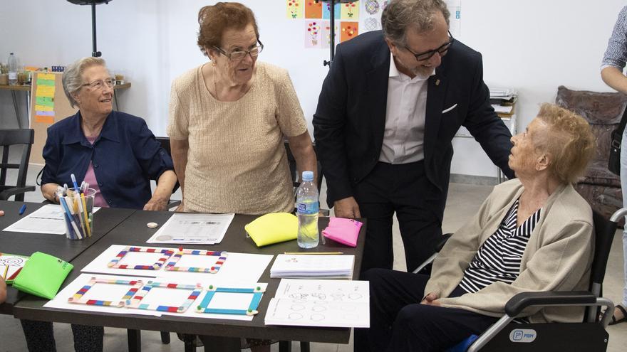 La Diputación anima a proteger a los mayores con la teleasistencia