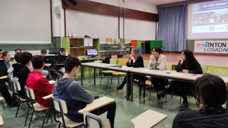 El alumnado durante la presentación de la actividad.