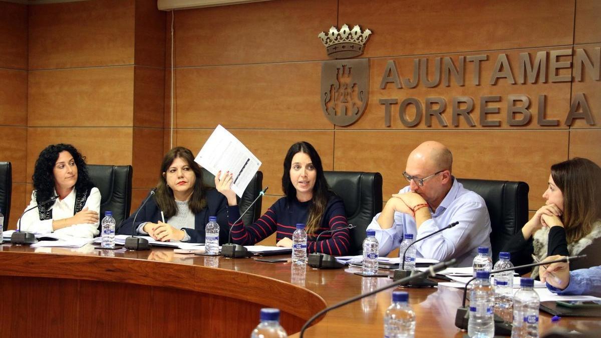 Foto del pleno en el que el equipo de gobierno de Torreblanca sacó adelante su proyecto de presupuestos del 2024.