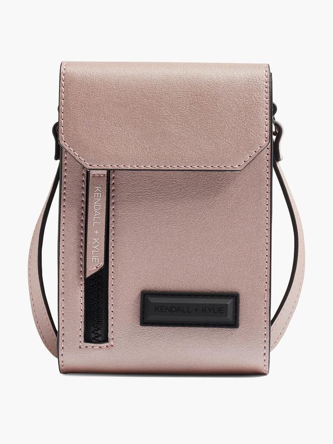 Micro bolso rosa, de Deichmann (19,99 euros)