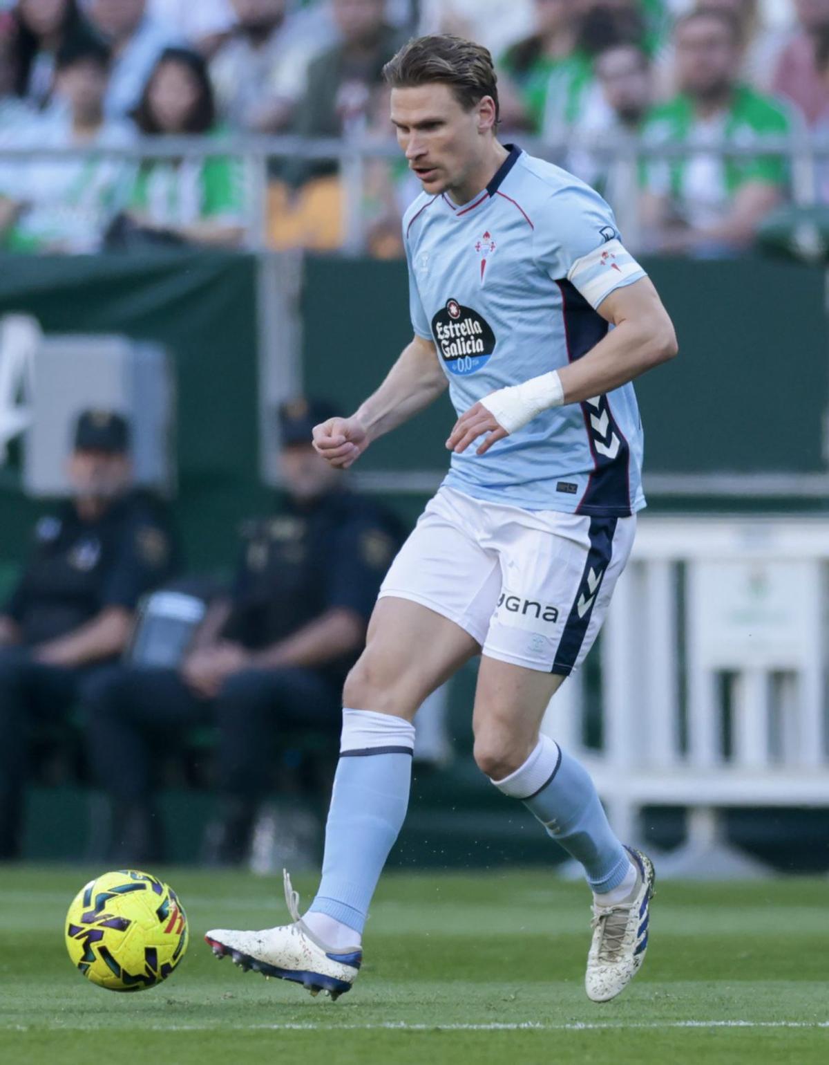 Carl Starfelt, durante el partido contra el Betis en el estadio de la Cartuja. | LOF
