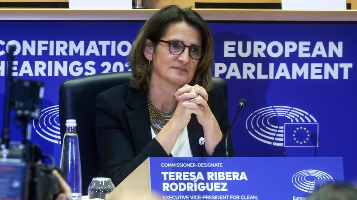 La ministra Teresa Ribera durante la audiencia en Bruselas este martes.