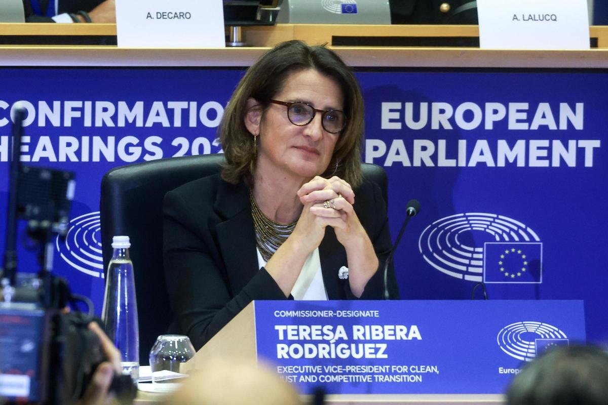 La ministra Teresa Ribera durante la audiencia en Bruselas este martes.