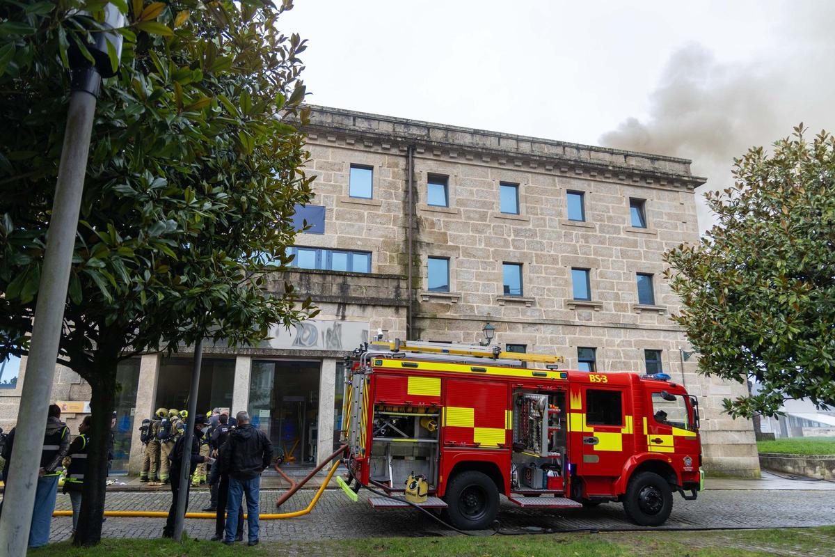Evacuada la Comisaría de Santiago por un incendio