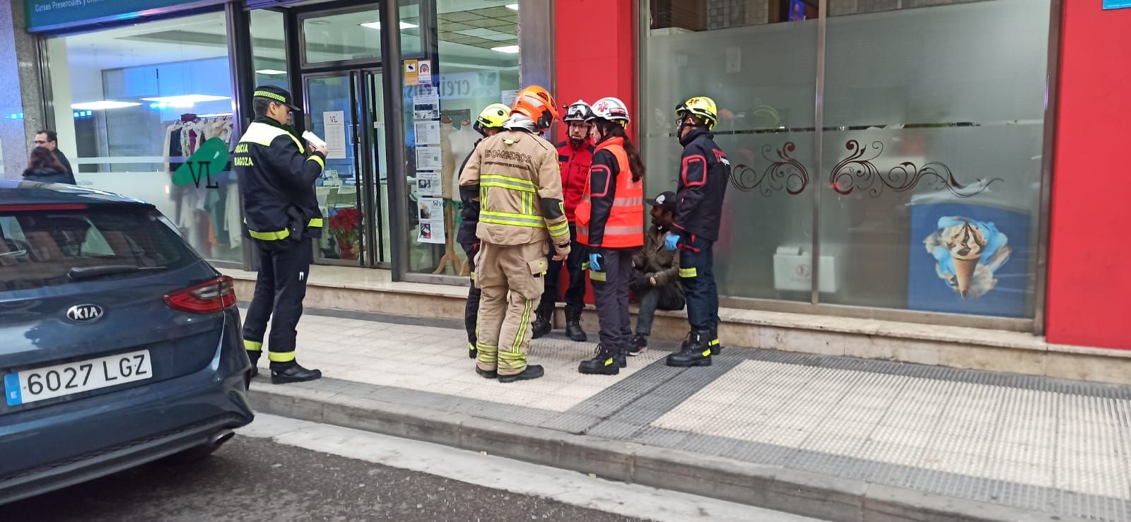 Susto en la calle Carmen por el incendio de un local en desuso