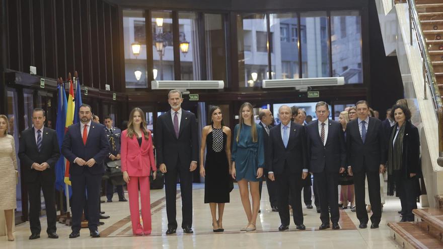 La Familia Real acude al concierto que inaugura los Premios Princesa de Asturias