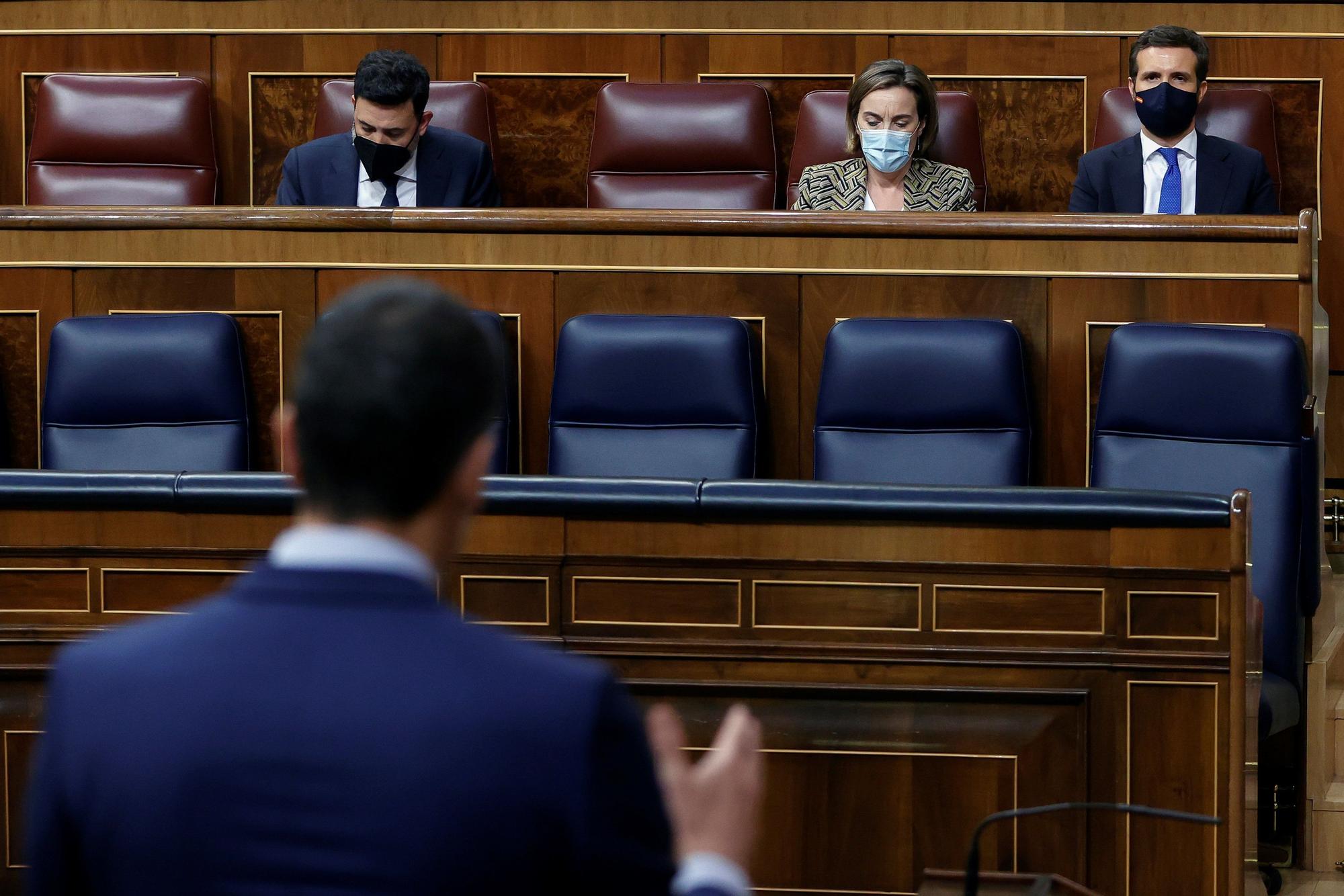 Sánchez interviene ante Casado en el Congreso, este miércoles.