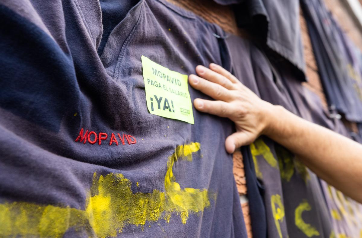 Los trabajadores de Mopavid, a las puertas de la fábrica.