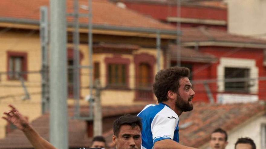 Noel Alonso, a la izquierda, y Alberto Saavedra, durante el partido de la pasada jornada.