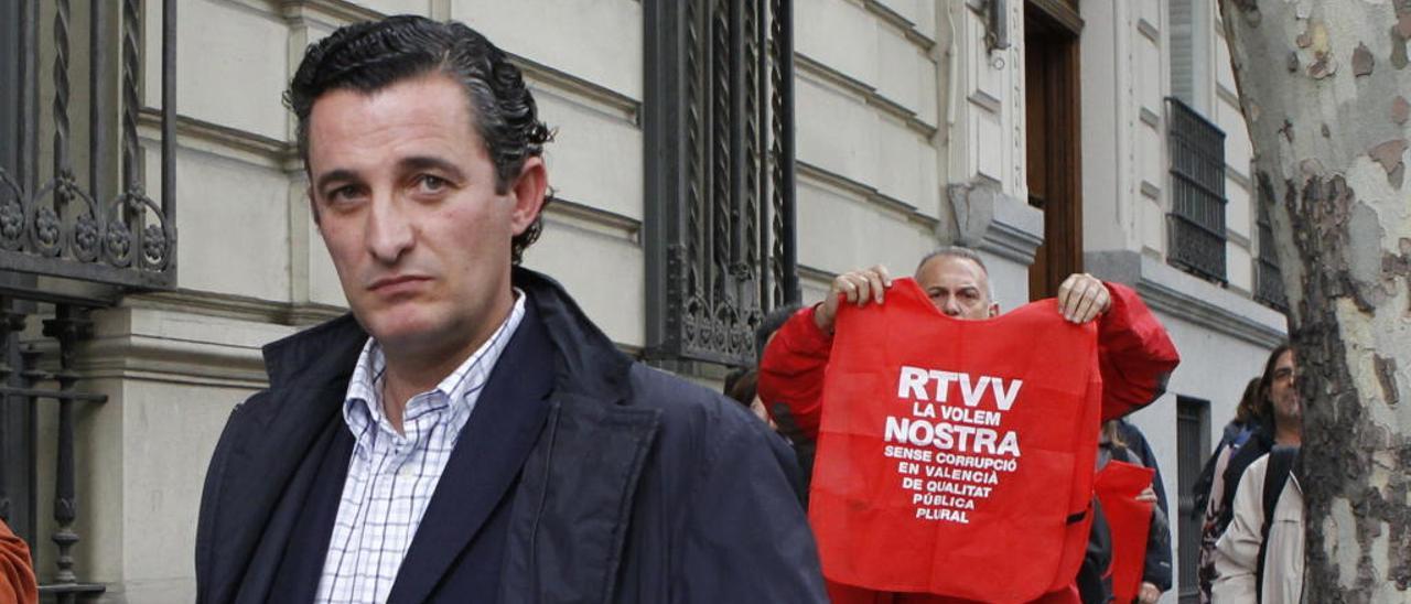 El exdirector general de RTVV, Pedro García, tras declarar en la Audiencia Nacional.