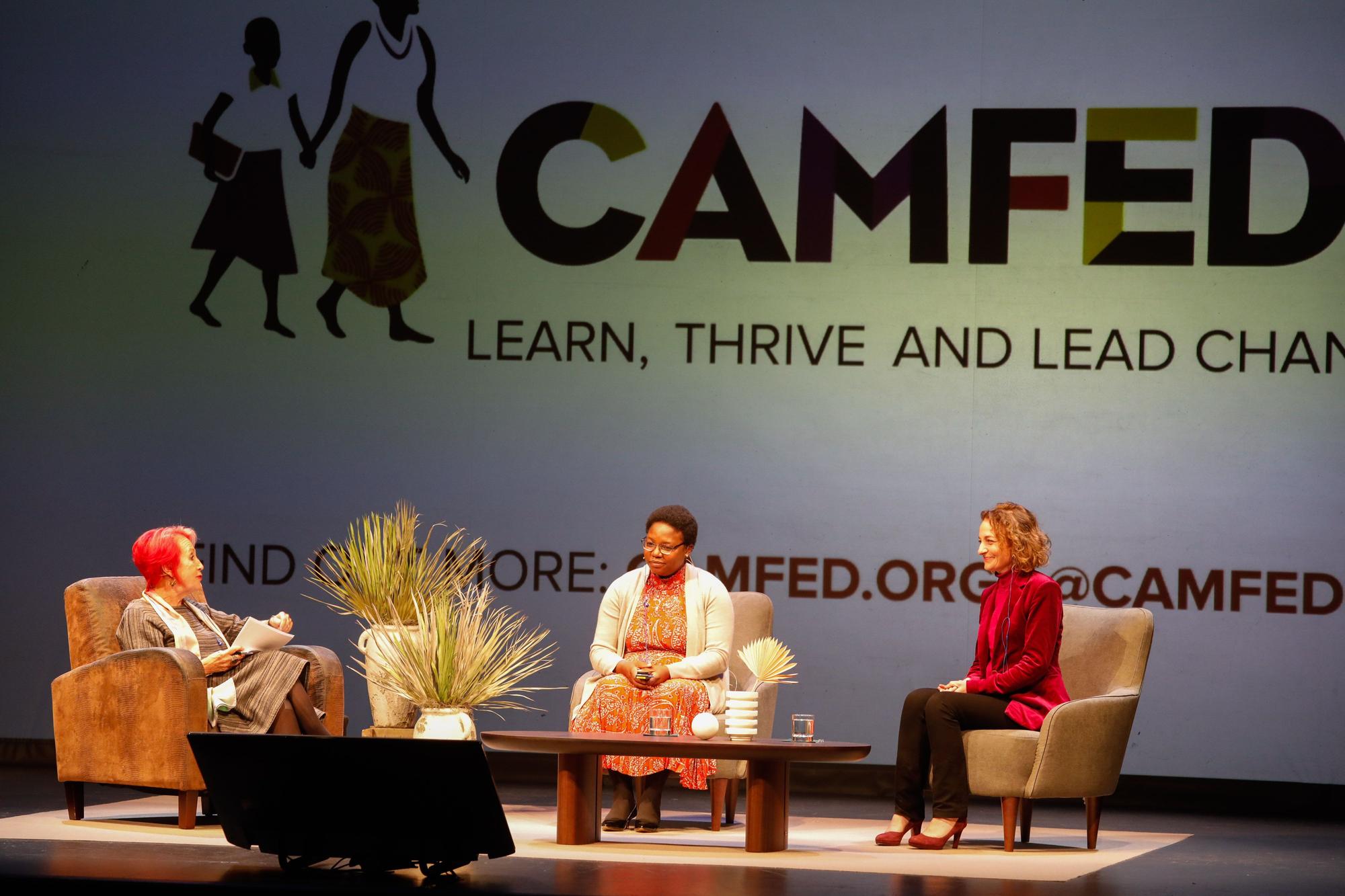 Lucas Lake y Fiona Mavhinga, de CAMFED, en el Palacio Valdés de Avilés: "Sólo puedes soñar cuando puedes estudiar"