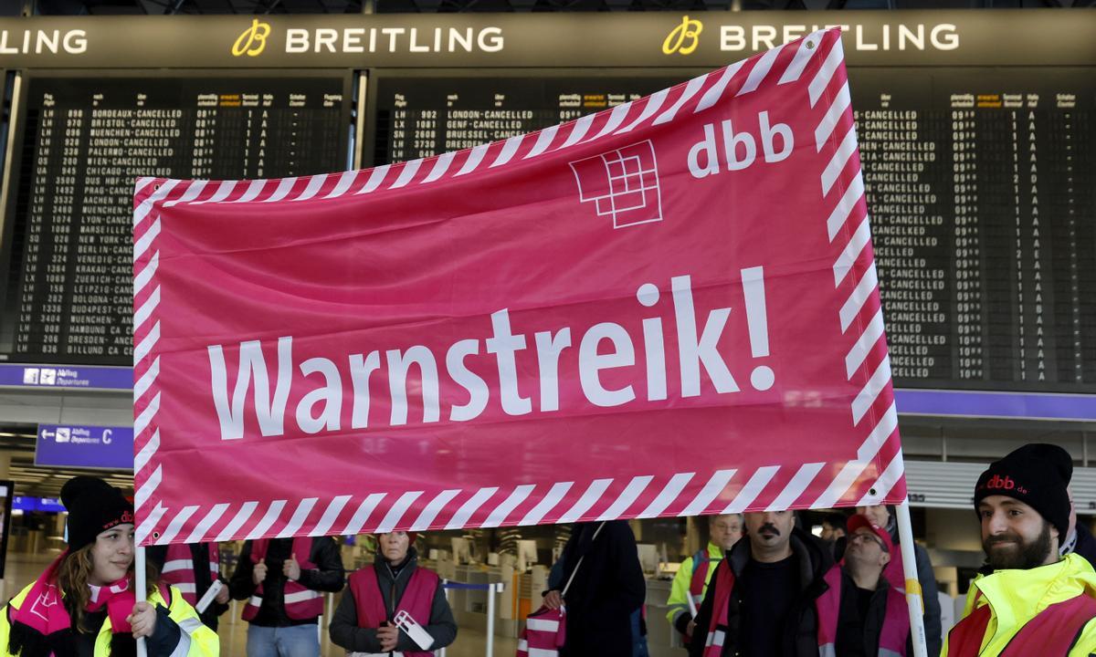 Alemania se para el lunes por una huelga a gran escala que los sindicatos han convocado en todo el transporte. Los trabajadores del sector público elevan la presión para exigir subidas del 10,5% para compensar la elevada inflación