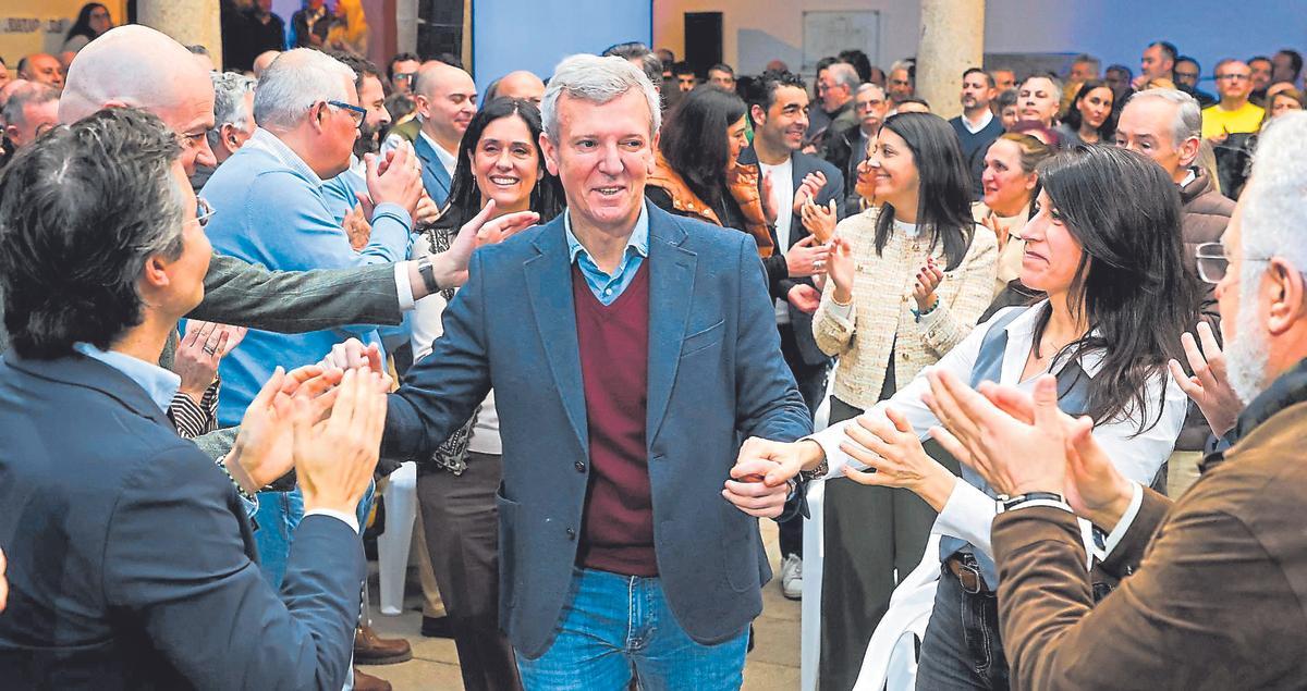 Rueda, en su llegada al Hotel San Francisco, donde se celebró el acto
