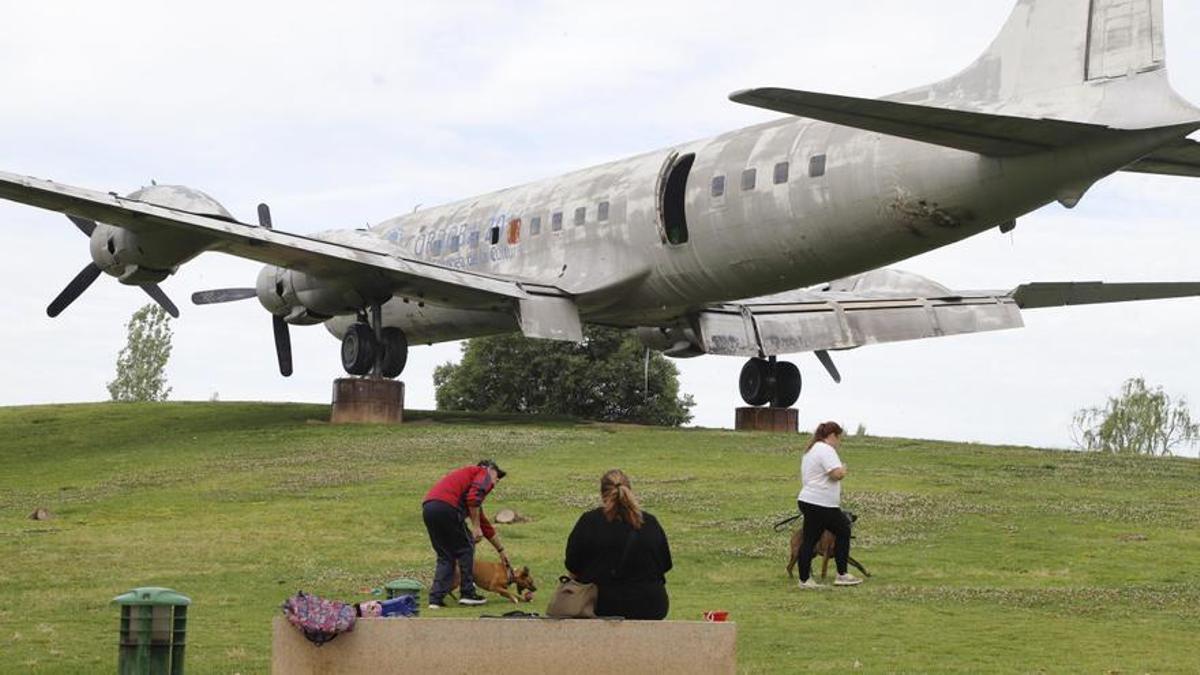 El avión del Balcón del Guadalquivir en la actualidad.