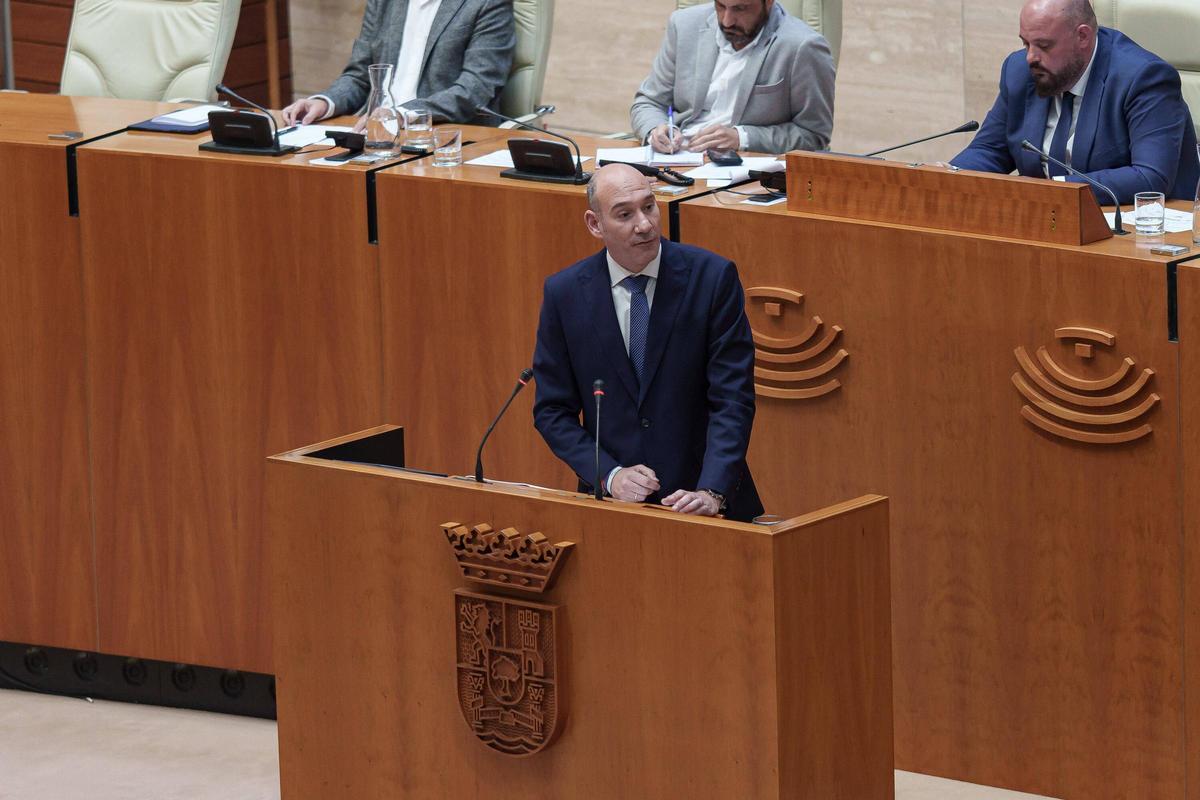 Galería | Tercera sesión del debate de investidura de María Guardiola