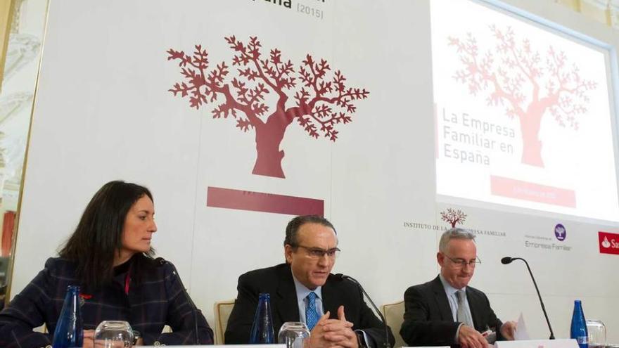 del área de empresas de Santander España, y Juan Corona, director general del IEF.