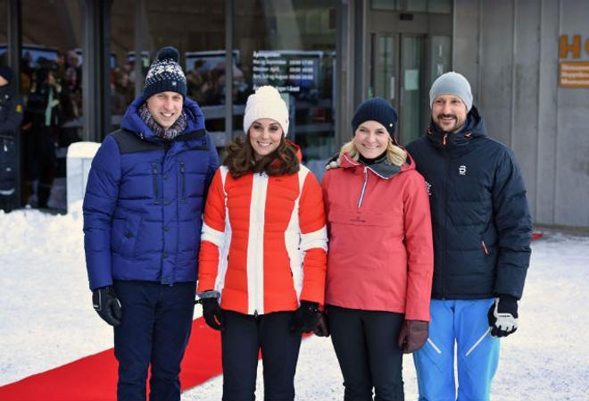 Los Duques de Cambridge con el Príncipe Hakon y Mette Marit