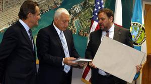 Junqueras va assistir a la firma d’una ampliació de l’acord de cooperació entre els ports de Barcelona i Miami.