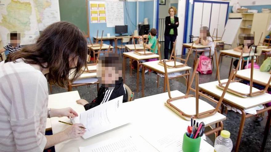 Los docentes jubilados podrán participar de forma voluntaria en los colegios