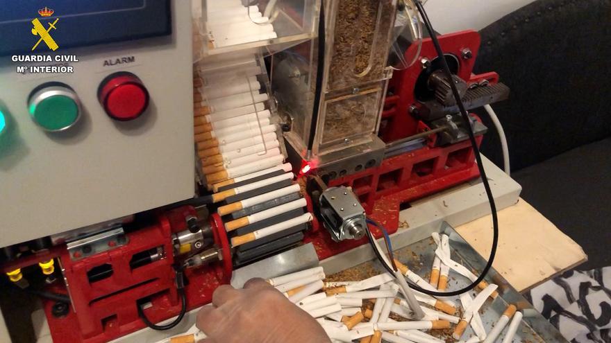 Dos detenidos en Busot por fabricar hasta 12.000 cigarrillos falsos de Marlboro